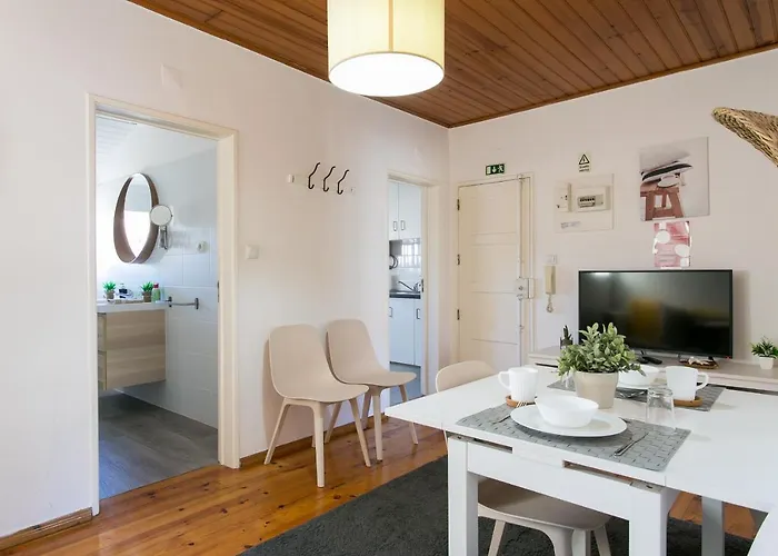 Down Chiado Easy Апартаменти *