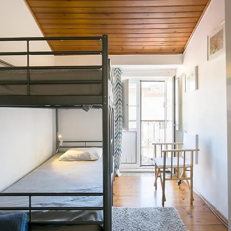 Down Chiado Easy Apartment